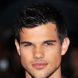 Taylor Lautner Picture 139 - The Premiere of Abduction - Arrivals