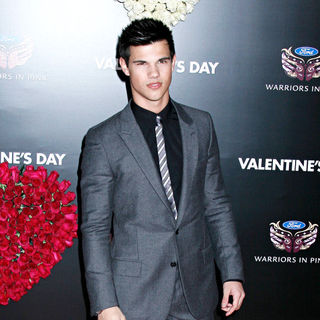 Los Angeles World Premiere of 'Valentine's Day' - Red Carpet
