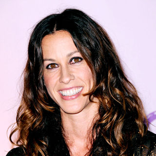 alanis morissette Picture 23 - 2011 American Music Awards - Arrivals