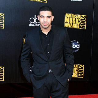 Drake Picture 16 - 2009 American Music Awards - Arrivals