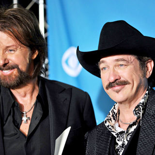 Brooks and Dunn Reunite as Reba McEntire's Co-Headliners