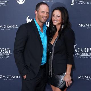 Sara Evans Picture 8 - The Academy of Country Music Awards 2011 - Arrivals