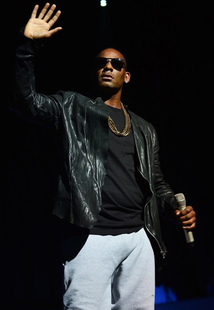 r. kelly Picture 1125 - R. Kelly Performs Live