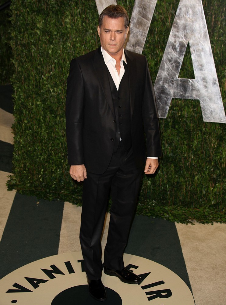 ¿Cuánto mide Ray Liotta? Real height Ray-liotta-2012-vanity-fair-oscar-party-02