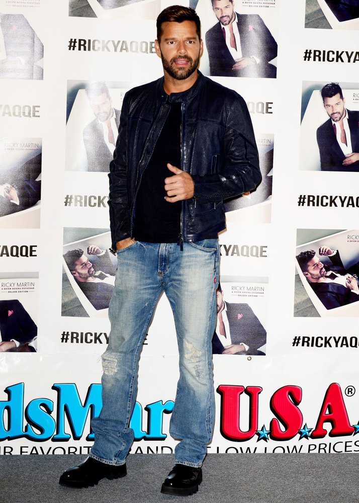 Ricky Martin Picture 92 Ricky Martin Meets and Greets Fans