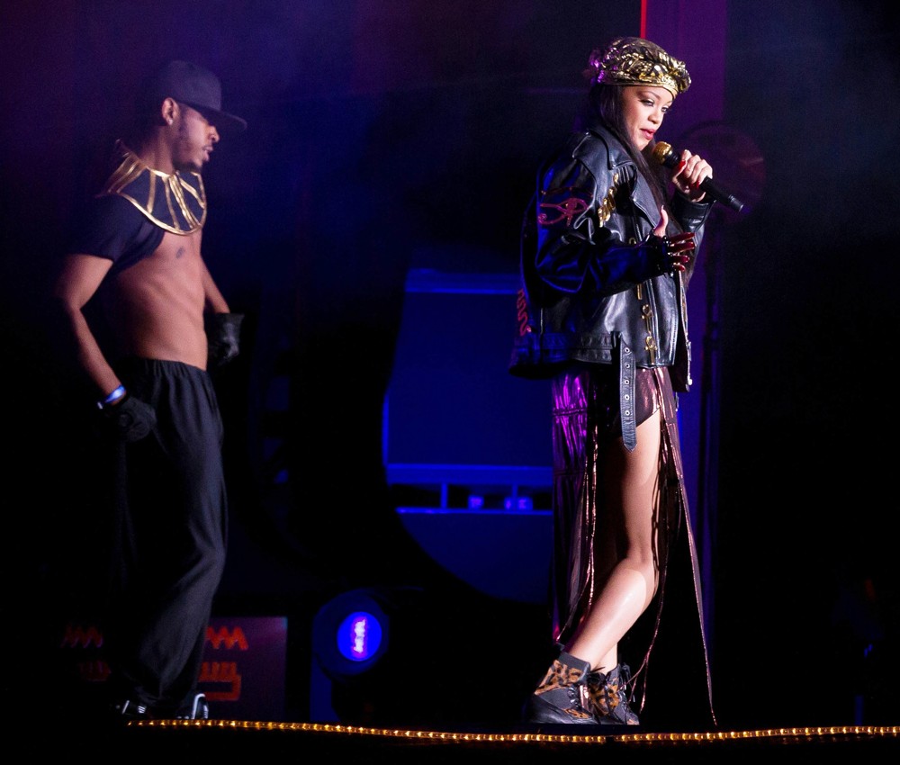 rihanna Picture 595 - Rihanna Performing at Peace and Love Festival