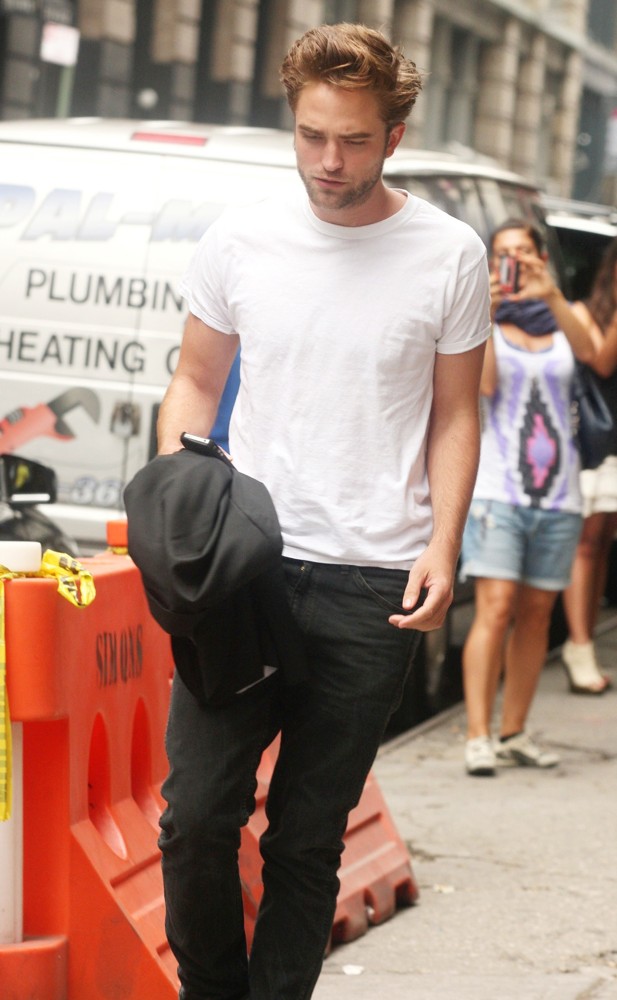 Robert Pattinson Picture 440 - Robert Pattinson Seen Returning to His Car