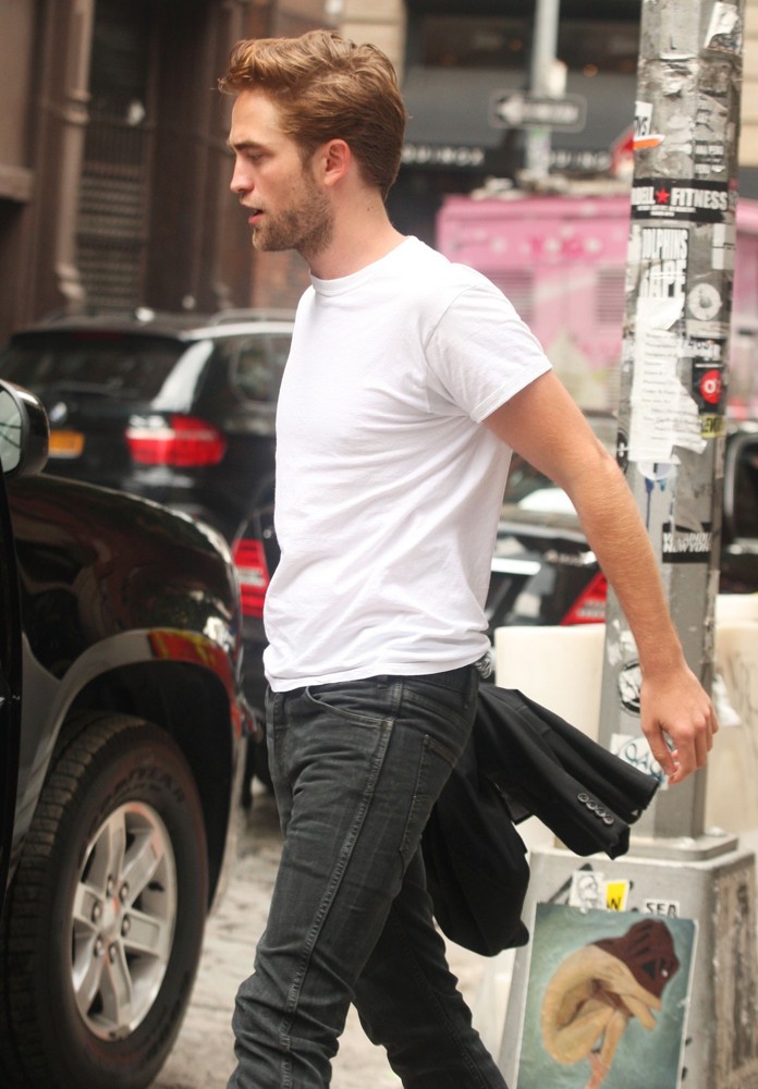 Robert Pattinson Picture 440 - Robert Pattinson Seen Returning to His Car