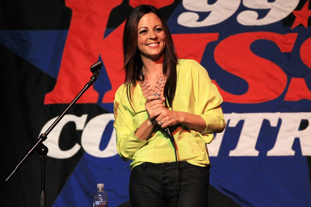 Sara Evans Picture 26 - Sara Evans Performs at The 99.9 Kiss Country ...