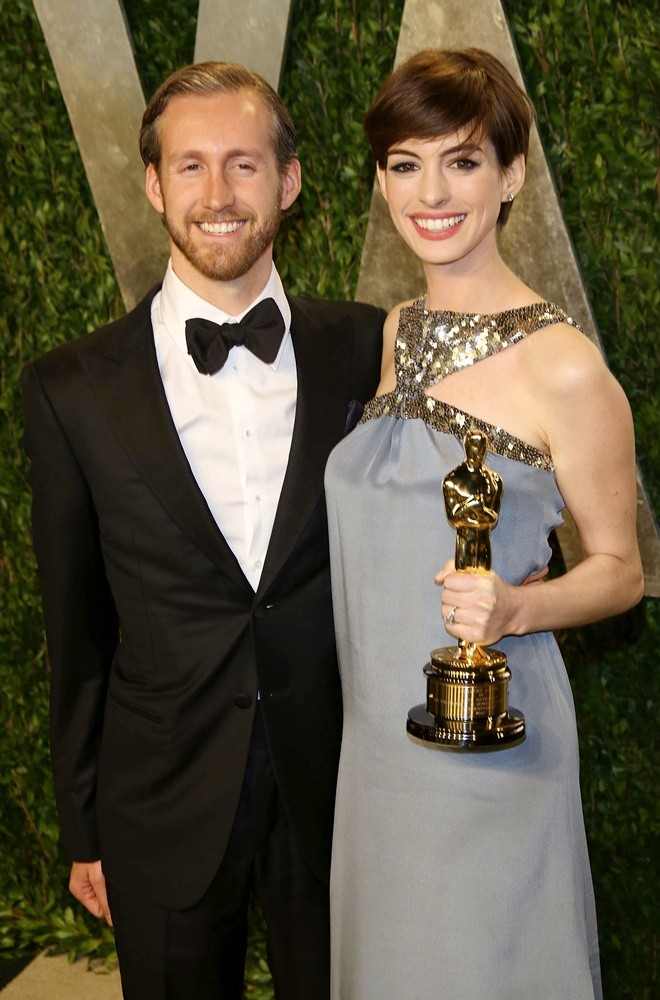 Anne Hathaway Picture 297 - 2013 Vanity Fair Oscar Party - Arrivals