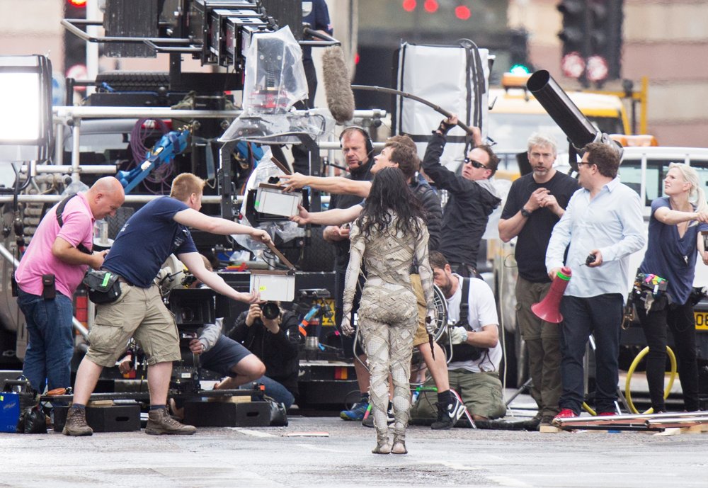 Mummy The Picture 28 Sofia Boutella Films A Scene For The Mummy