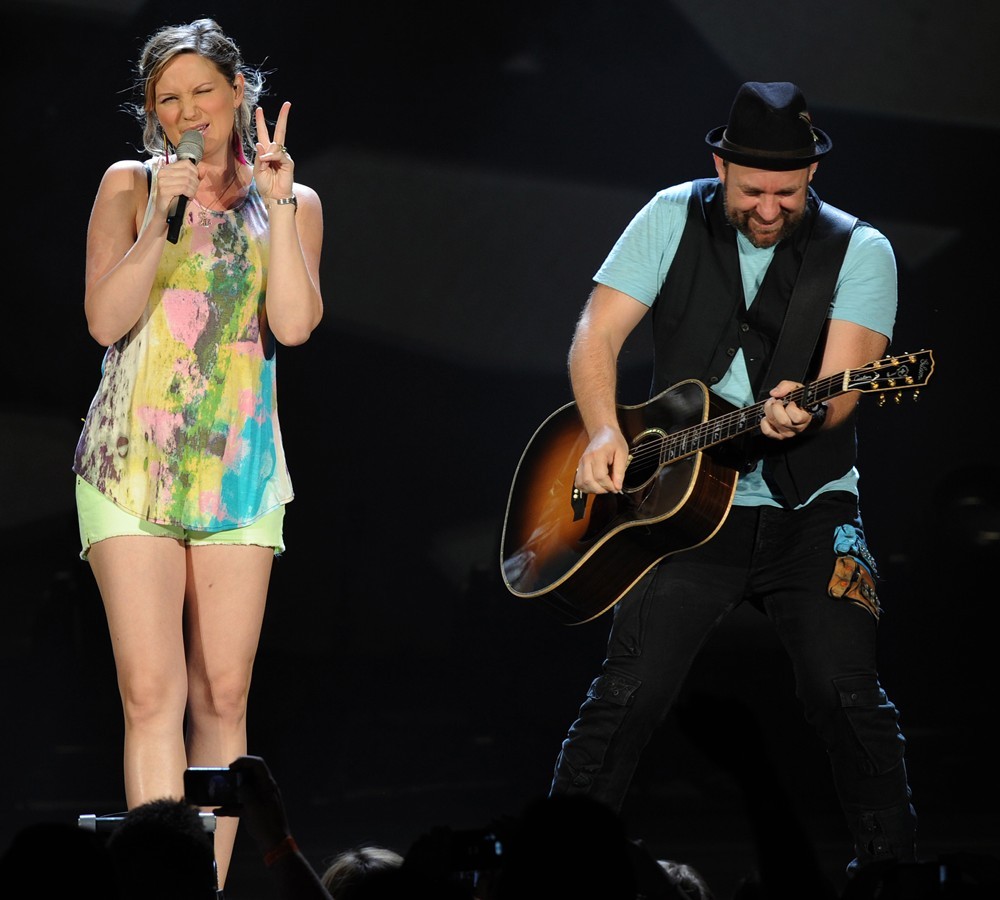 Sugarland Picture 94 Sugarland Perform During The In Your Hands Tour