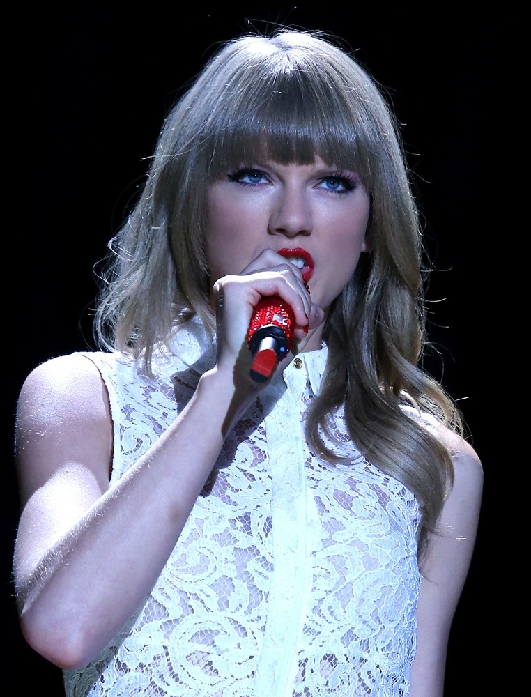 Taylor Swift Picture 665 - The 2013 CMA Music Festival - Day 1