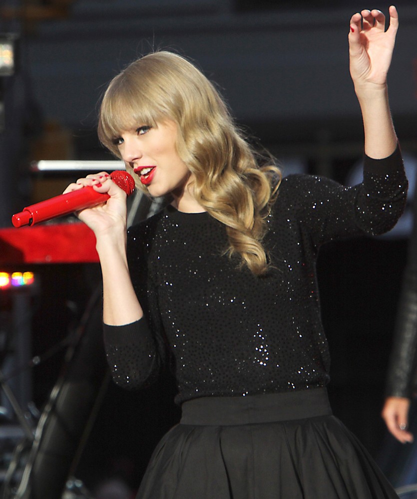 Taylor Swift Picture 434 - Taylor Swift Performs on ABC's Good Morning ...