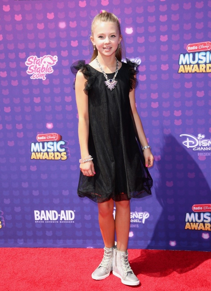 TV on the Radio Picture 1612 - 2016 Radio Disney Music Awards - Arrivals