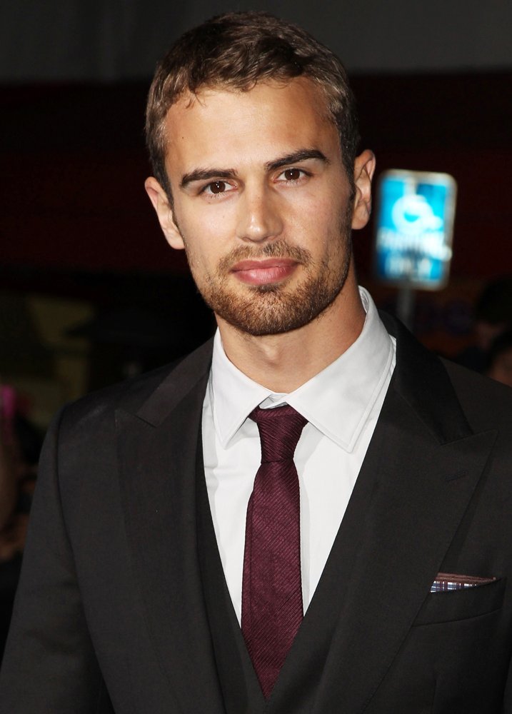 Theo James Picture 29 - Premiere of Summit Entertainment's Divergent ...