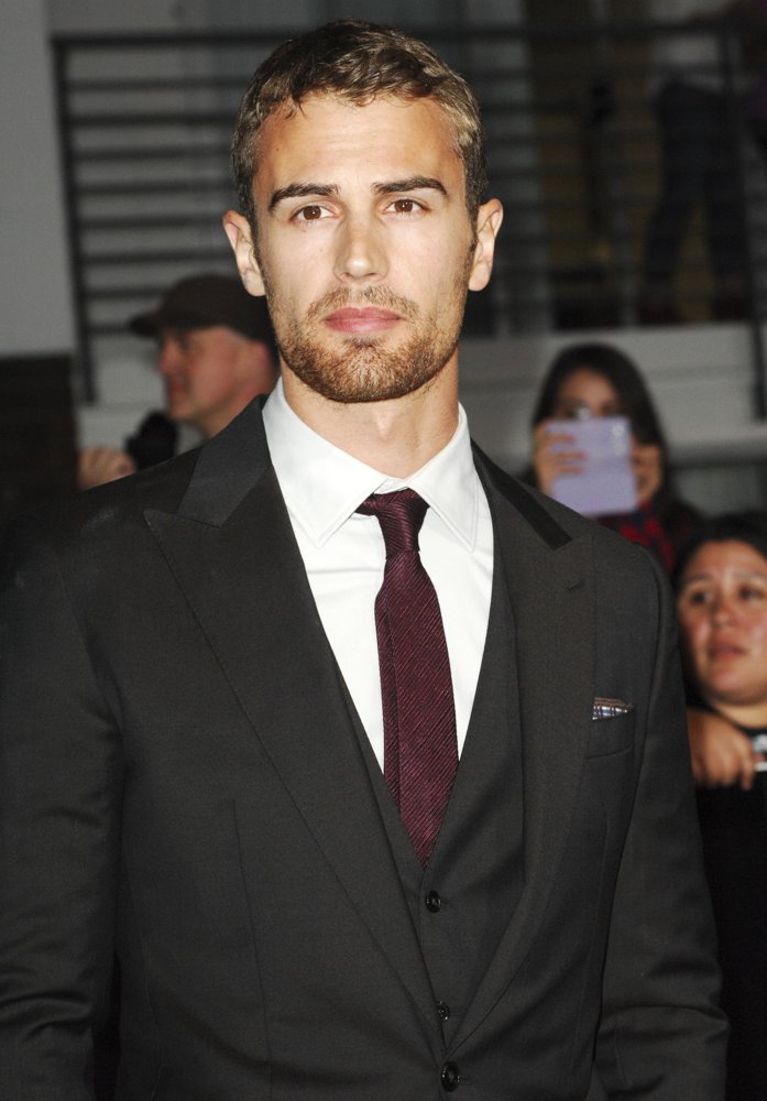 theo james Picture 31 - Premiere of Summit Entertainment's Divergent ...