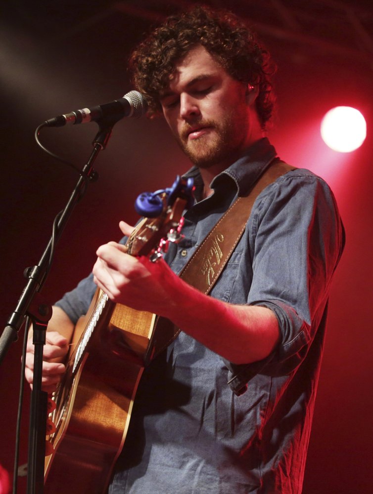 vance joy Picture 2 - Vance Joy Performs Live in Concert