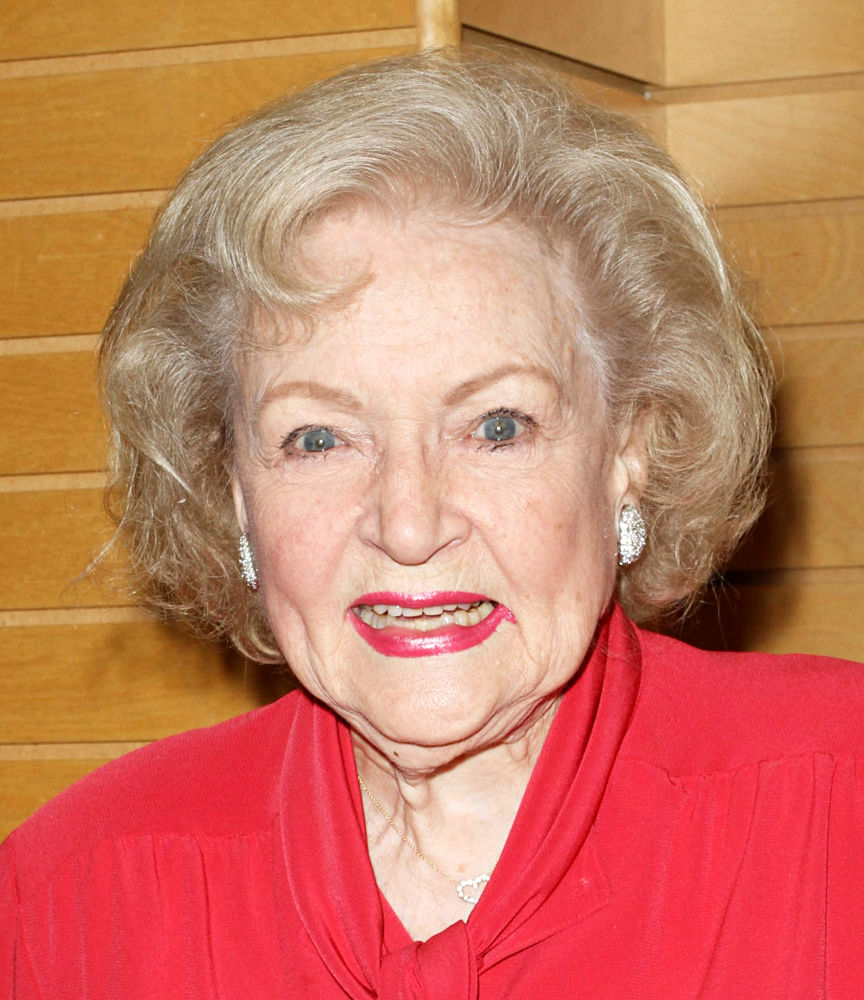 betty white Picture 29 - Betty White Signs Copies of Her New Book