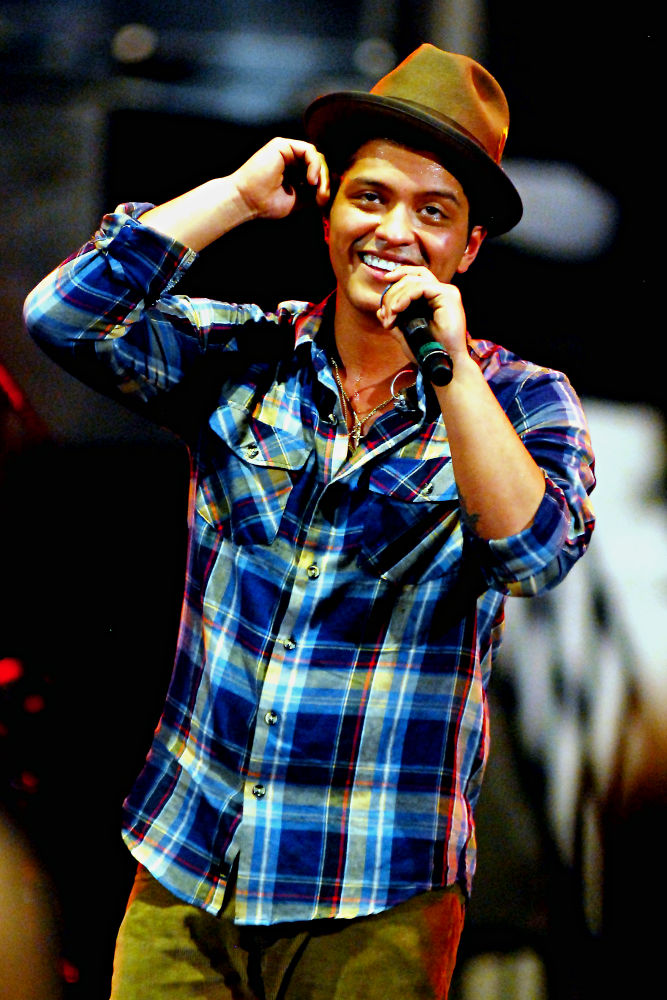 bruno-mars-picture-22-the-2010-b96-jingle-bash-show