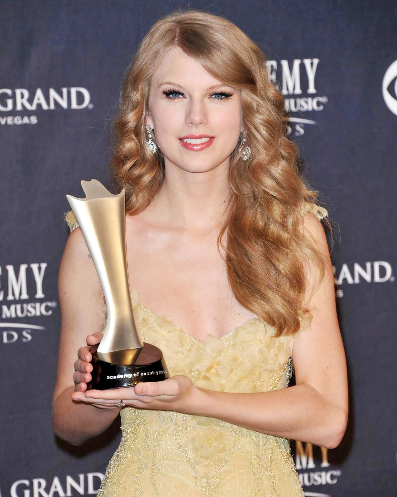 Taylor Swift Picture 241 - The Academy of Country Music Awards 2011 ...